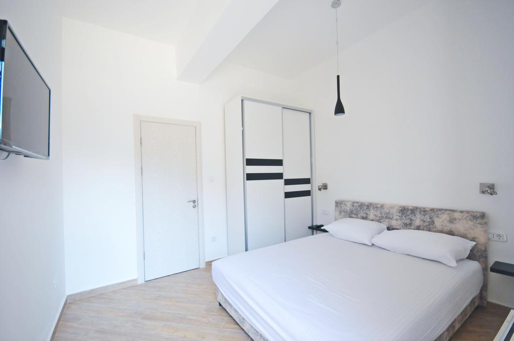 Sea Breeze Lux Apartments Budva Exterior photo